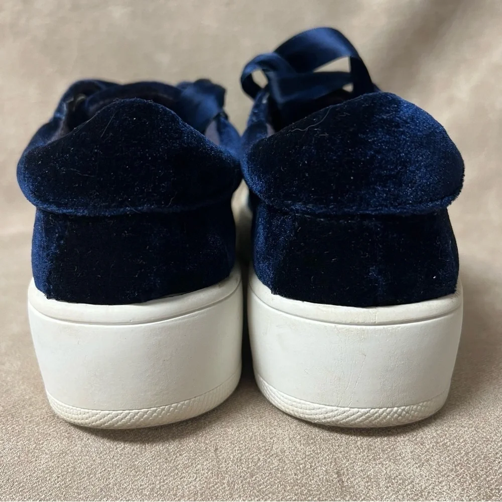 Steve Madden Blue Velvet Satin Snickers Sz 6